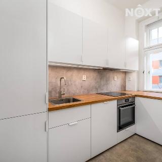 Pronájem bytu 5+1 a více 145 m² Praha