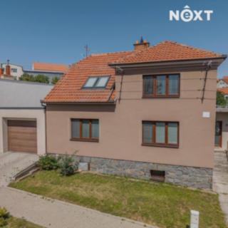 Prodej rodinného domu 340 m&sup2; Strážovice