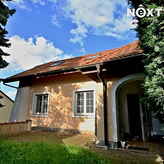 Pronájem rodinného domu 240 m² Praha