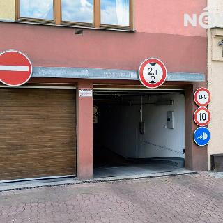 Pronájem parkovacího místa 18 m² Praha, Mojmírova