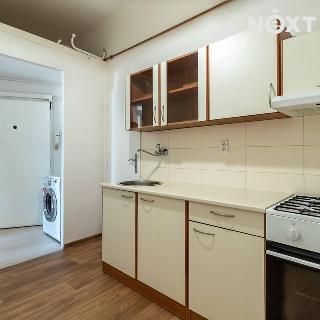 Pronájem bytu 1+kk a garsoniéry 32 m² Praha, Nedvědovo náměstí