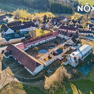 Prodej zemědělské usedlosti 1400 m&sup2; Křemže