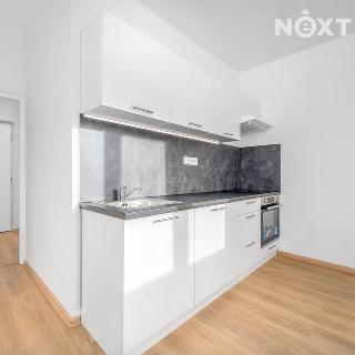 Pronájem bytu 2+1 45 m² Praha, Sněženková