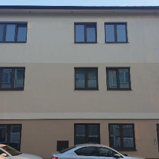 Pronájem bytu 1+kk a garsoniéry 40 m² Libochovice, náměstí 5. května