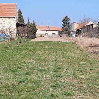 Prodej stavební parcely 3 345 m² Evaň