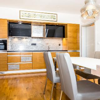 Pronájem bytu 2+kk 71 m² Praha, Varšavská