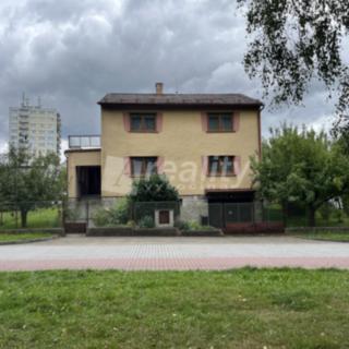 Prodej rodinného domu 300 m&sup2; Pelhřimov