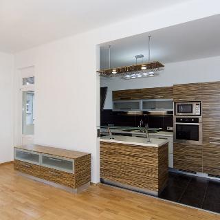 Pronájem bytu 3+kk 80 m² Praha, Mikuláše z Husi