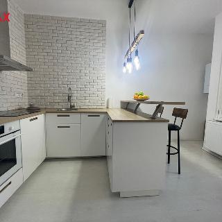 Pronájem bytu 2+1 65 m² Praha, Minská