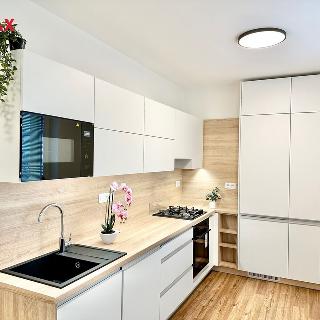 Prodej bytu 2+kk 49 m² Pardubice, Benešovo náměstí