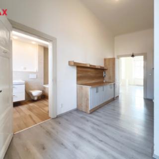 Pronájem bytu 3+1 84 m² Praha Smíchov, Nádražní