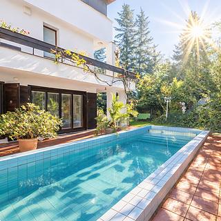 Prodej vily 950 m&sup2; Praha