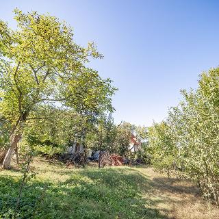 Prodej stavební parcely 982 m² Praha, Hostavická