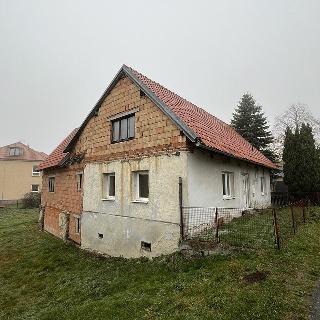 Prodej rodinného domu 244 m² Černovice