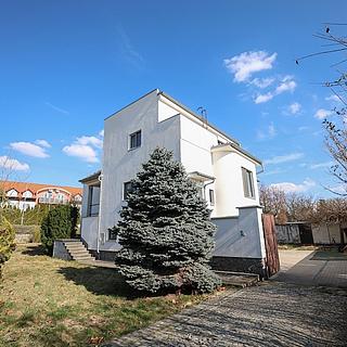 Prodej rodinného domu 300 m&sup2; Pozořice
