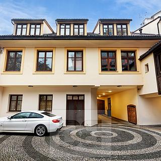 Prodej činžovního domu 515 m&sup2; Praha