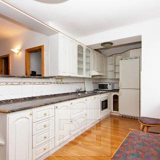 Pronájem bytu 3+1 81 m² Praha, V olšinách