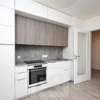 Prodej bytu 2+kk 56 m² Praha, Strnadových