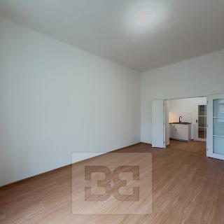 Pronájem bytu 3+1 80 m² Praha, Seifertova