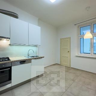 Pronájem bytu 3+1 107 m² Praha, Jankovcova