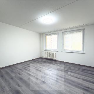 Pronájem bytu 1+kk a garsoniéry 30 m² Praha, Pivcova