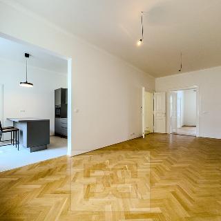 Pronájem bytu 3+1 110 m² Praha, Veletržní