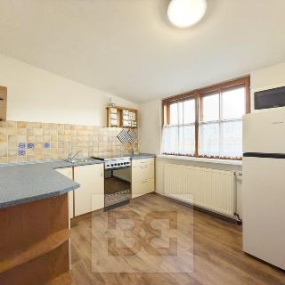 Pronájem bytu 1+kk a garsoniéry 45 m² Hradec Králové, Škroupova