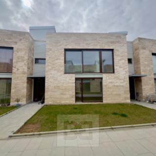 Pronájem rodinného domu 405 m² Praha