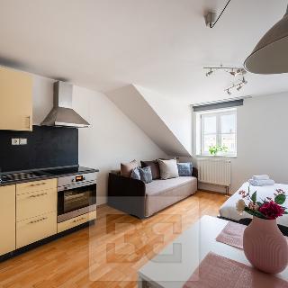 Pronájem bytu 1+kk a garsoniéry 32 m² Praha, Wenzigova