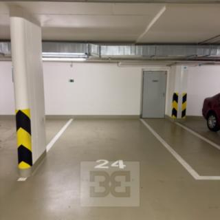 Pronájem parkovacího místa 15 m² Praha