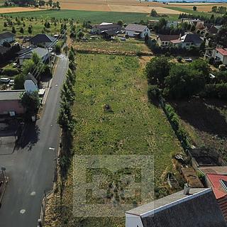 Prodej stavební parcely 940 m&sup2; Hrobce