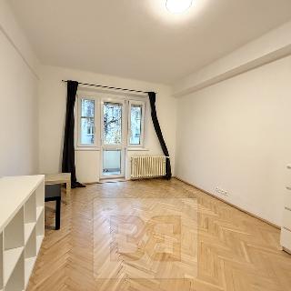 Pronájem bytu 2+1 47 m² Praha, Spolupráce