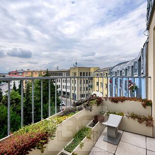 Prodej bytu 4+kk 119 m² Praha, Suchdolské náměstí