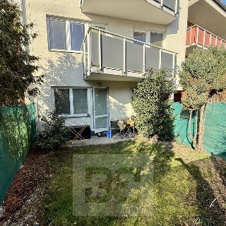 Prodej bytu 1+kk a garsoniéry 73 m² Praha, V osikách