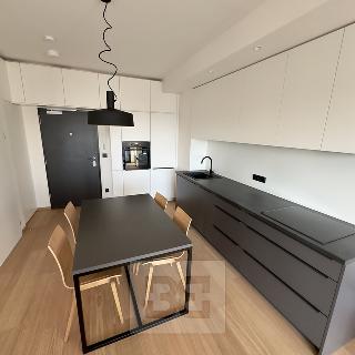 Pronájem bytu 2+kk 43 m² Praha, V háji