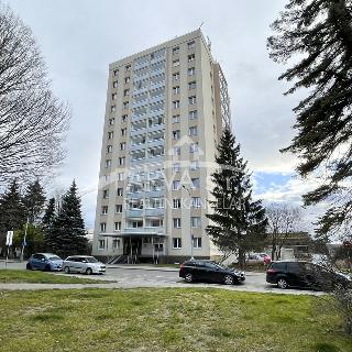 Prodej bytu 3+1 63 m² Říčany, Komenského náměstí