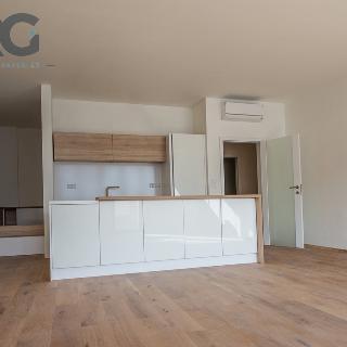 Pronájem bytu 1+kk a garsoniéry 66 m² Písek, Velké náměstí