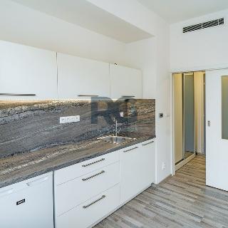 Pronájem bytu 1+kk a garsoniéry 26 m² Písek, Velké náměstí