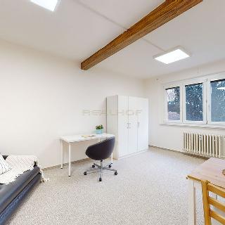 Pronájem bytu 1+kk a garsoniéry 27 m² Brno, náměstí SNP