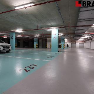 Pronájem parkovacího místa 13 m² Brno, 