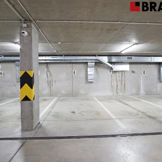 Pronájem parkovacího místa 12 m² Brno