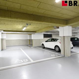 Pronájem parkovacího místa 13 m² Brno, Táborská