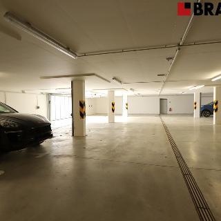 Pronájem garáže 12 m² Brno, Karla Kryla