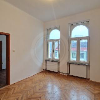 Pronájem bytu 3+1 65 m² České Budějovice, Karla IV.