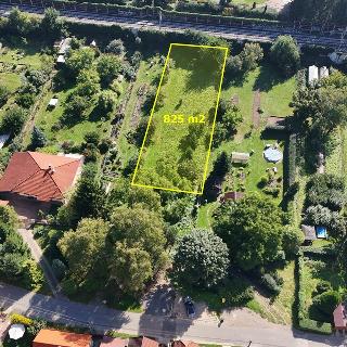 Prodej stavební parcely 825 m² Nelahozeves