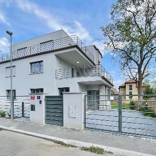 Pronájem bytu 4+kk 95 m² Praha, Na brázdě