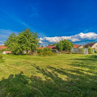 Prodej stavební parcely 1 176 m² Jeneč