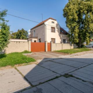 Prodej rodinného domu 151 m&sup2; Lužná