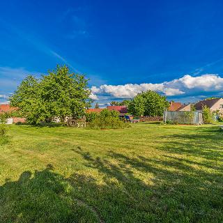 Prodej stavební parcely 1 176 m² Jeneč