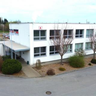 Pronájem kanceláře 235 m² Lišov, Hůrecká